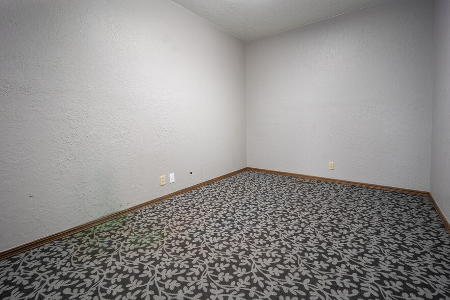 More Photos Of 1108 N Washington St, Weatherford Medical For Sale