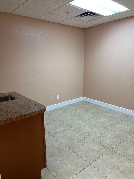 More Photos Of 260 Lookout Pl, Maitland Medical For Lease