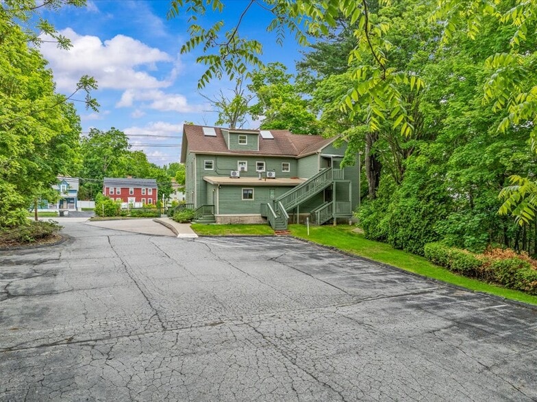 More Photos Of 200 W Town St, Norwich Office For Sale