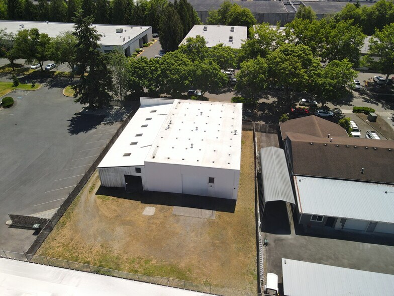 More Photos Of 15230 NE 92nd St, Redmond Industrial For Sale