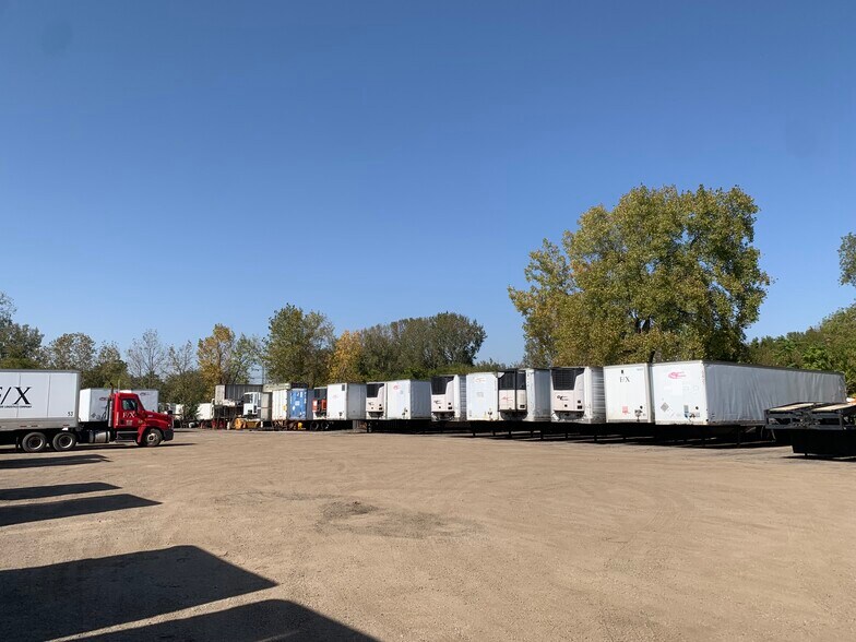 More Photos Of 16350 Crawford Ave, Markham Truck Terminal For Lease