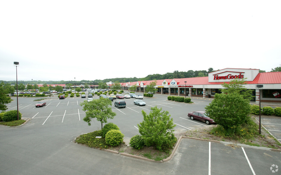 More Photos Of 412 Middle Tpke W, Manchester Unknown For Lease