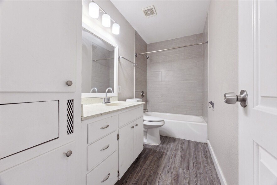 More Photos Of 7304 Twin Crest Dr, Austin Apartments For Sale