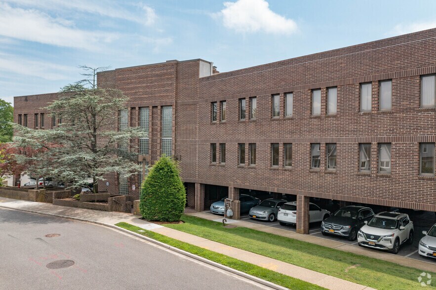 More Photos Of 176 N Village Ave, Rockville Centre Medical For Lease