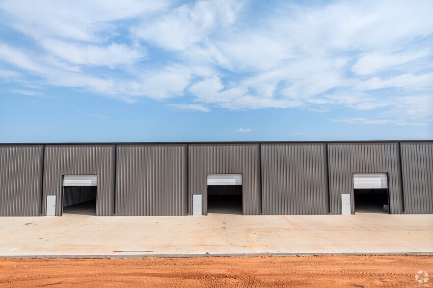 More Photos Of 11571 Blacksand Dr, Edmond Unknown For Lease