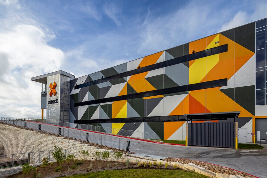 More Photos Of 4229 N FM 620 Hwy, Austin Showroom For Lease