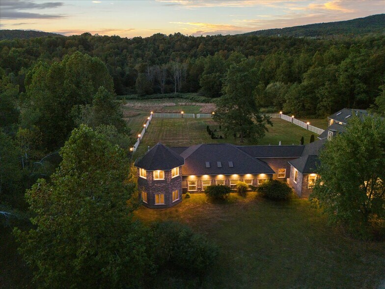 More Photos Of 3533 PA 2012, Union Dale Specialty For Sale