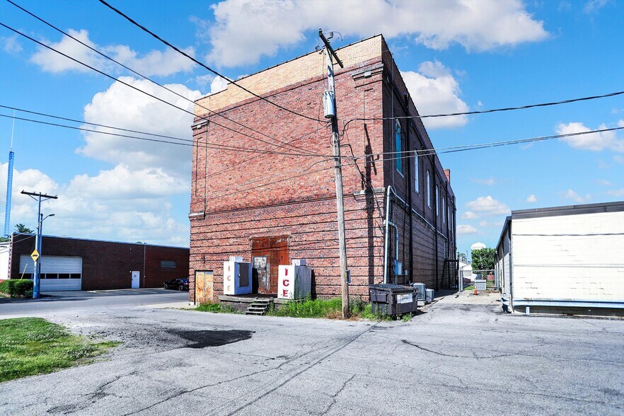 More Photos Of 111 S Walnut St, Edinburgh Theater Concert Hall For Sale
