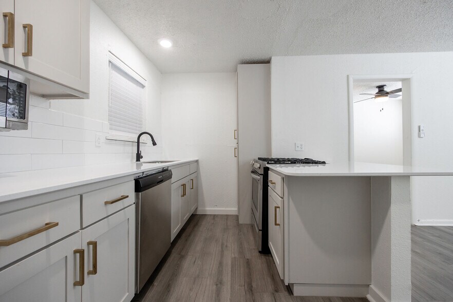 More Photos Of 130 NW 17th St, Oklahoma City Apartments For Sale