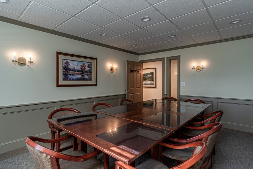 More Photos Of 5 Emma Ln, Clifton Park Office For Lease