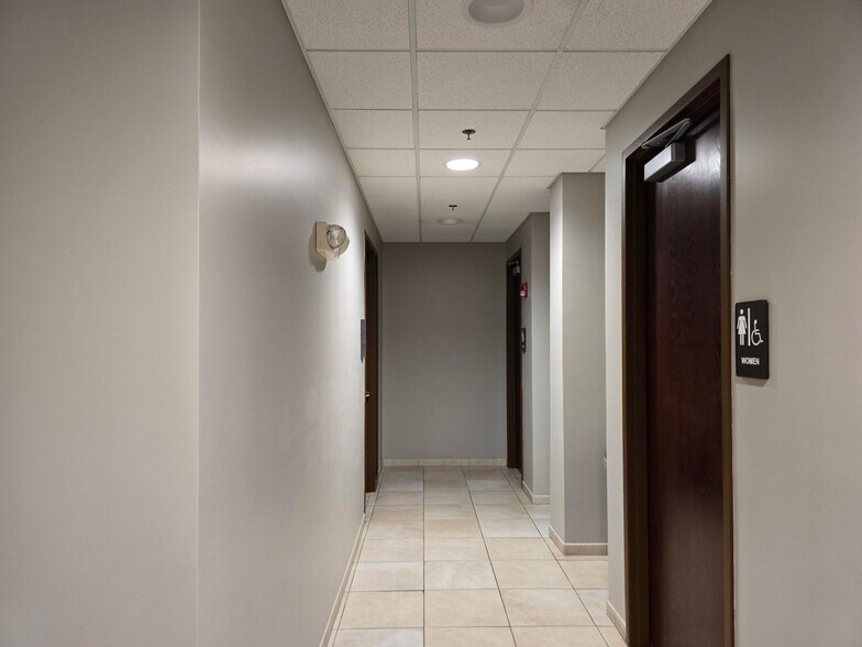 More Photos Of 2272 95th St, Naperville Office For Sale