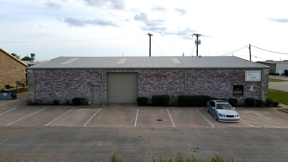 More Photos Of 10 Regency Dr, Wylie Light Distribution For Lease