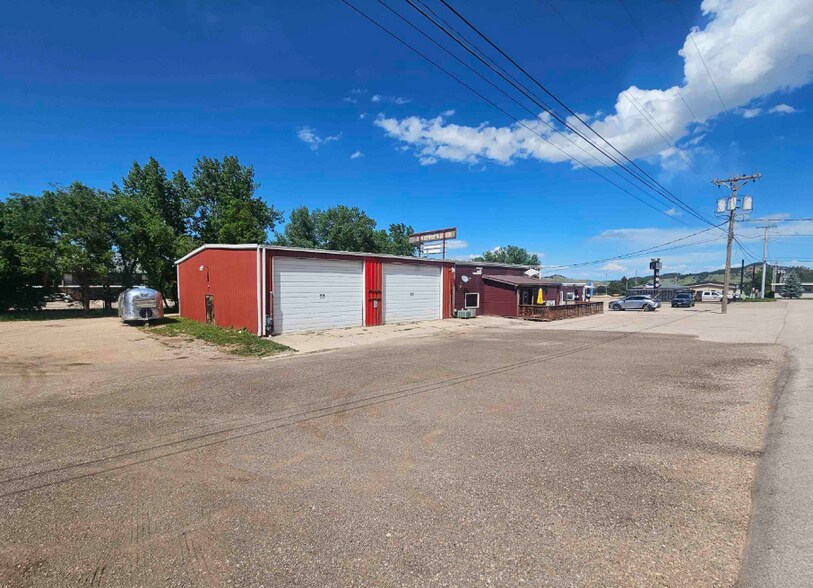 More Photos Of 1401 Laurel Ave, Whitewood Restaurant For Sale
