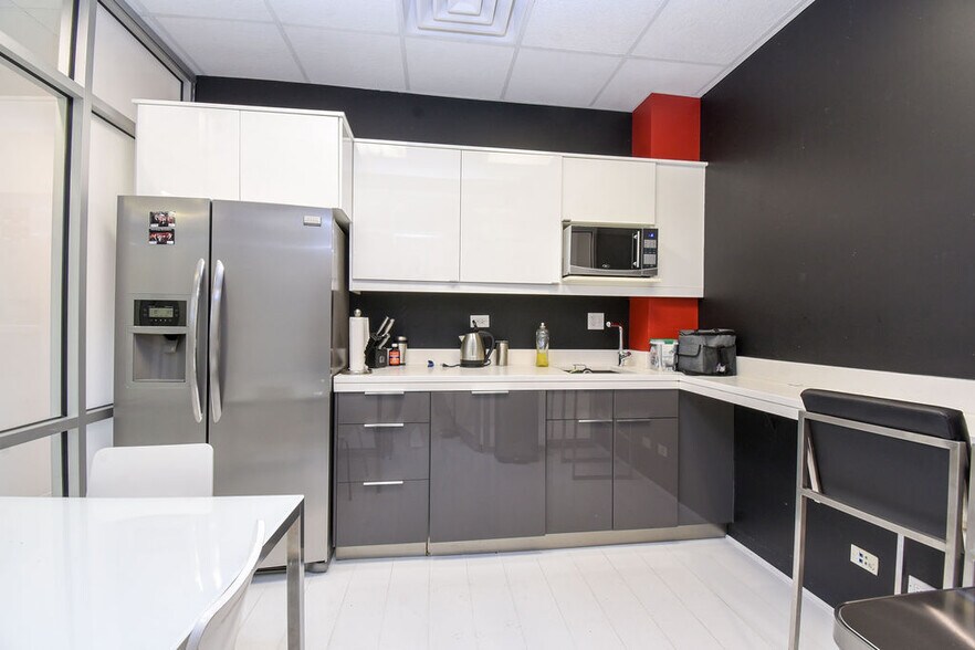 More Photos Of 2101 W Division St, Chicago Storefront Retail Residential For Lease