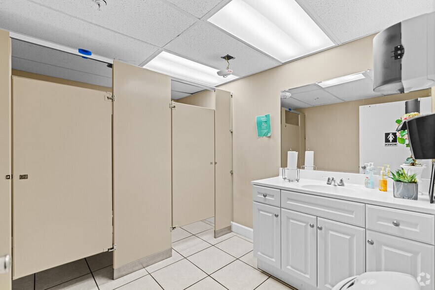 More Photos Of 1270 NW 165th St, Miami Office For Lease