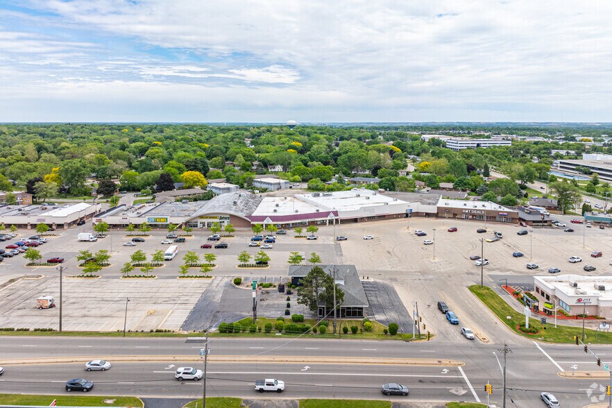 More Photos Of 2500 S Alpine Rd, Rockford Unknown For Lease