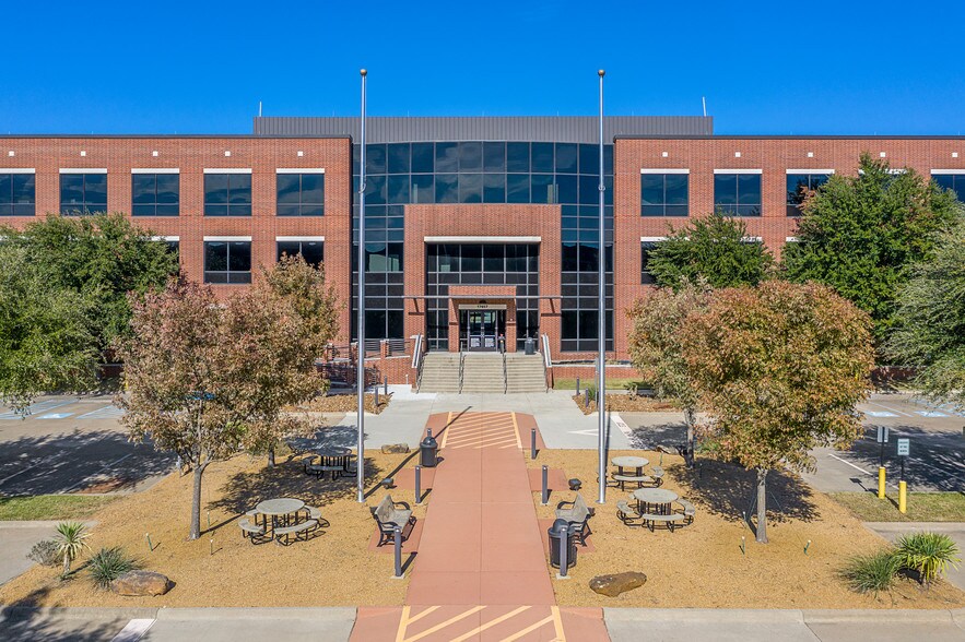 More Photos Of 17655 Waterview Pky, Dallas Unknown For Lease