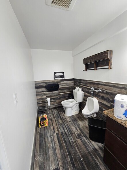 More Photos Of 2652-2662 Honolulu Ave, Montrose Freestanding For Lease