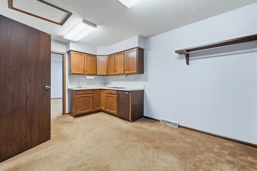 More Photos Of 3201 E Center St, Warsaw Office For Sale