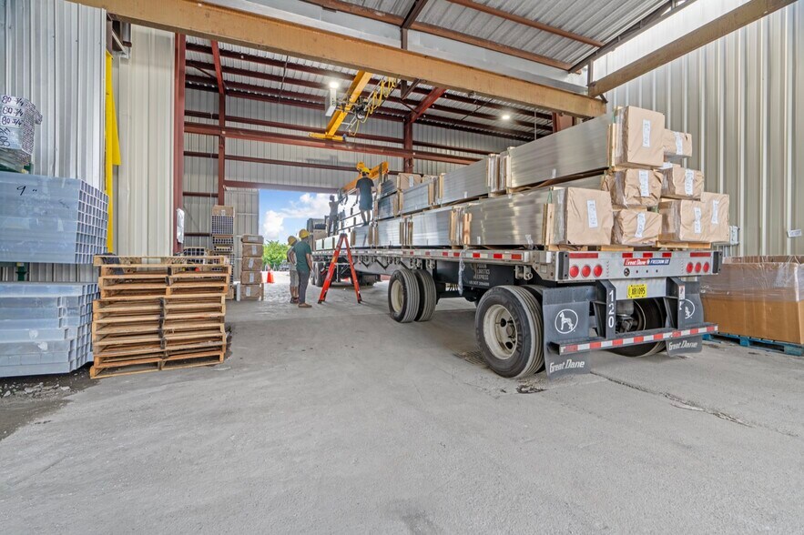 More Photos Of 1120 N Magnolia Ave, Ocala Warehouse For Lease