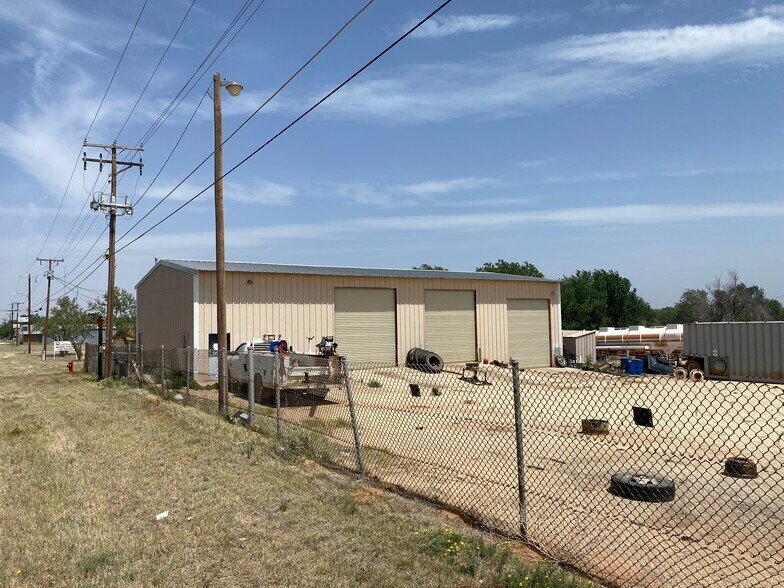 More Photos Of 2306 E Broadway St, Sweetwater Truck Terminal For Lease