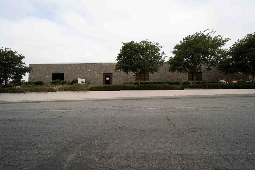 More Photos Of 2001 Saturn St, Monterey Park Light Distribution For Sale