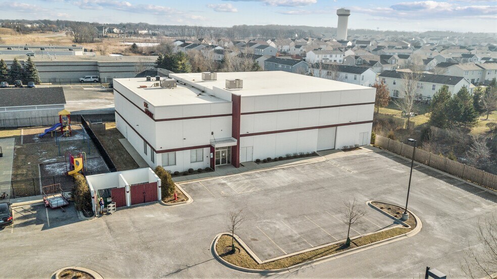 More Photos Of 26705 W Commerce Dr, Volo Health Club For Lease