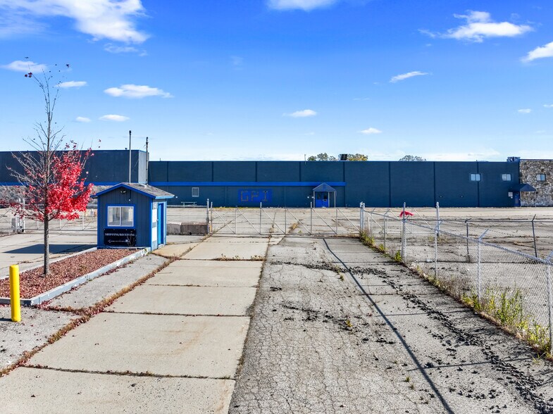 More Photos Of 2010 N Dort Hwy, Flint Service For Sale