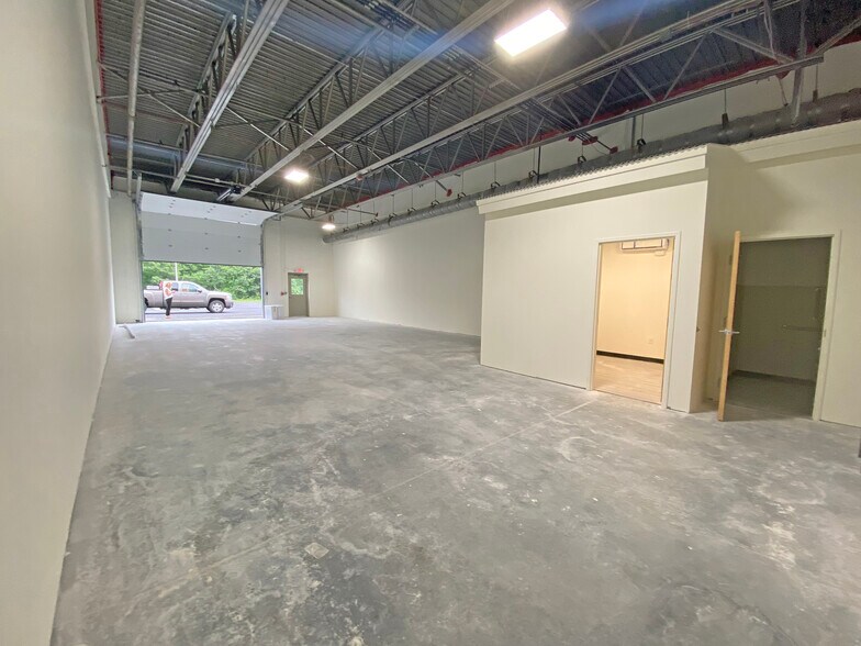 More Photos Of 100 Tri City Rd, Somersworth Warehouse For Lease