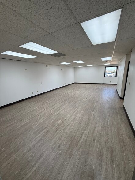 More Photos Of 7737 E 42nd Pl, Tulsa Warehouse For Lease