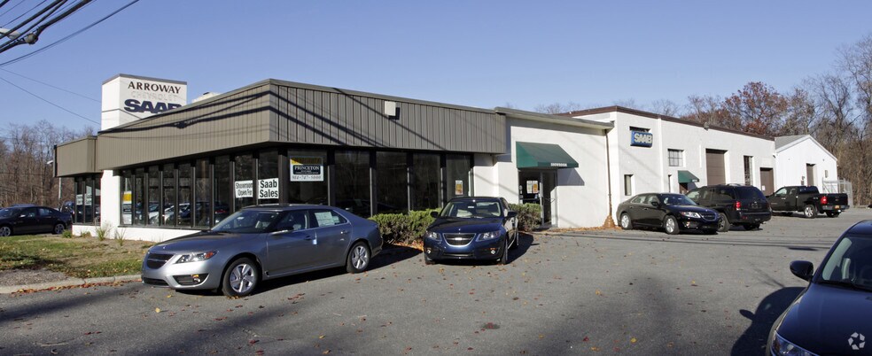 Primary Photo Of 140 Bedford Rd, Katonah Auto Dealership For Lease