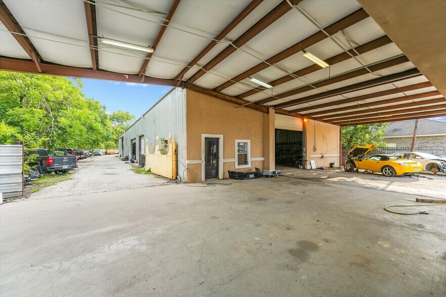 More Photos Of 1415 Massey Tompkins Rd, Baytown Industrial For Sale