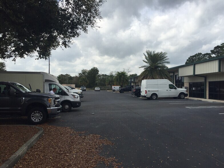 More Photos Of 8725 Youngerman Ct, Jacksonville Warehouse For Sale