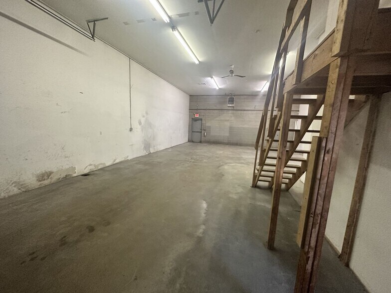 More Photos Of 5800 Post Rd, East Greenwich Warehouse For Lease