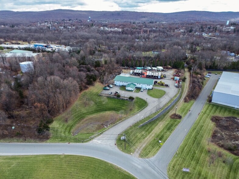 More Photos Of 10 Park Dr, Franklin Warehouse For Lease