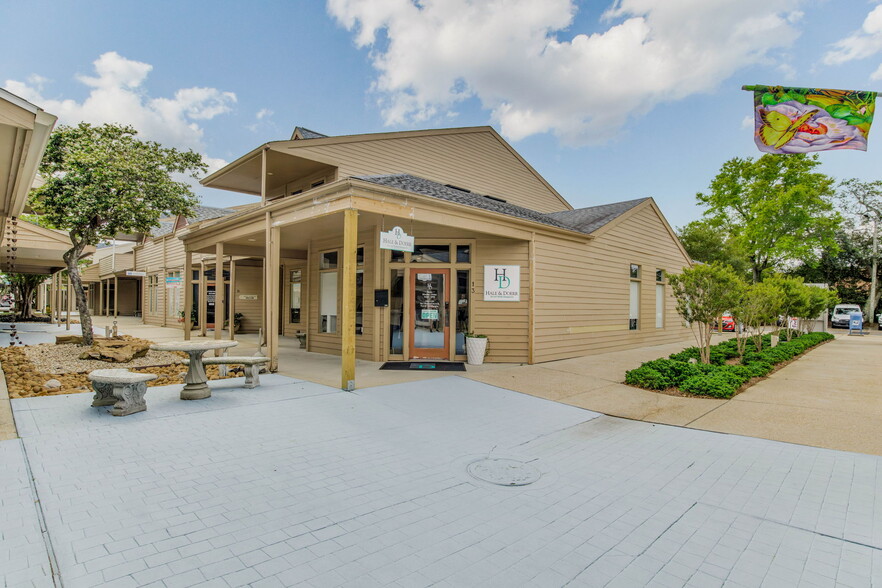 More Photos Of 913 Gulf Breeze Pky, Gulf Breeze Storefront Retail Office For Sale