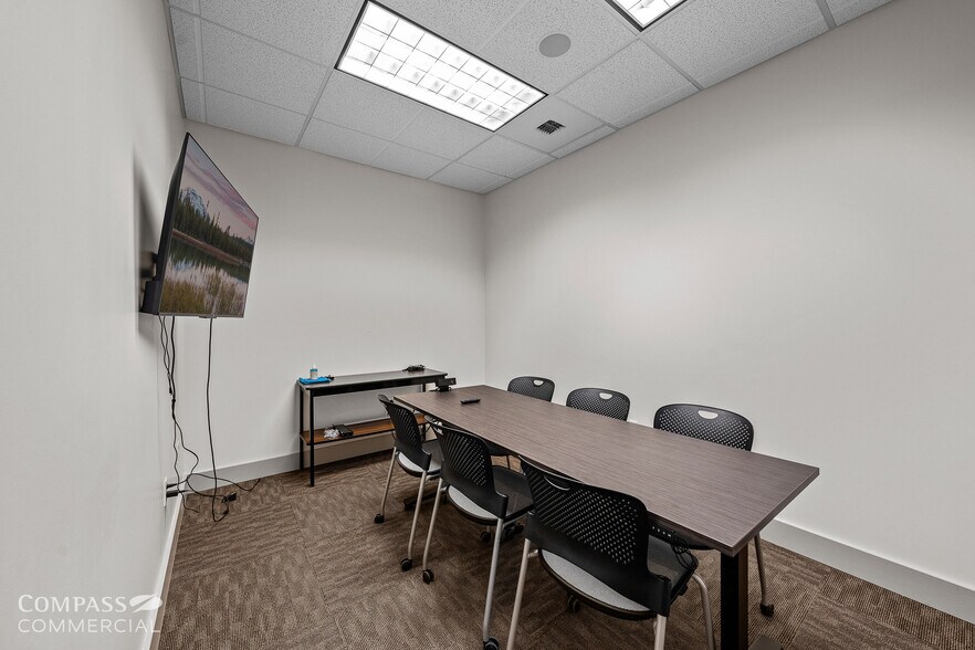 More Photos Of 2464 SW Glacier Pl, Redmond Office For Sale