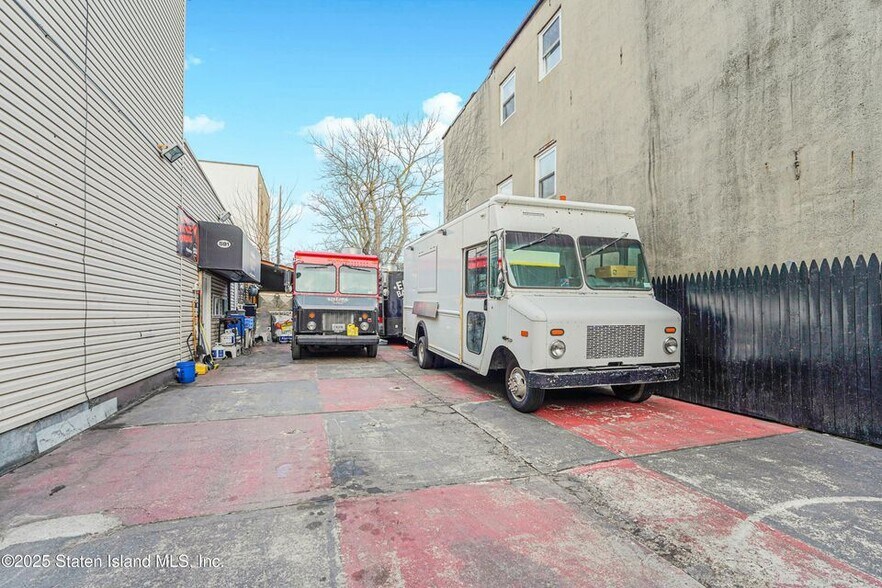 More Photos Of 587 Bay St, Staten Island Storefront Retail Residential For Sale