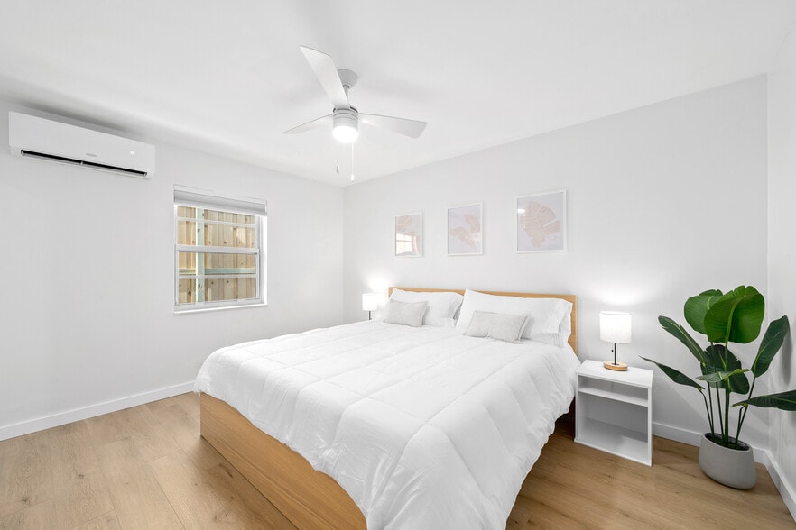 More Photos Of 401 6th Ave N, Lake Worth Beach Hotel For Sale