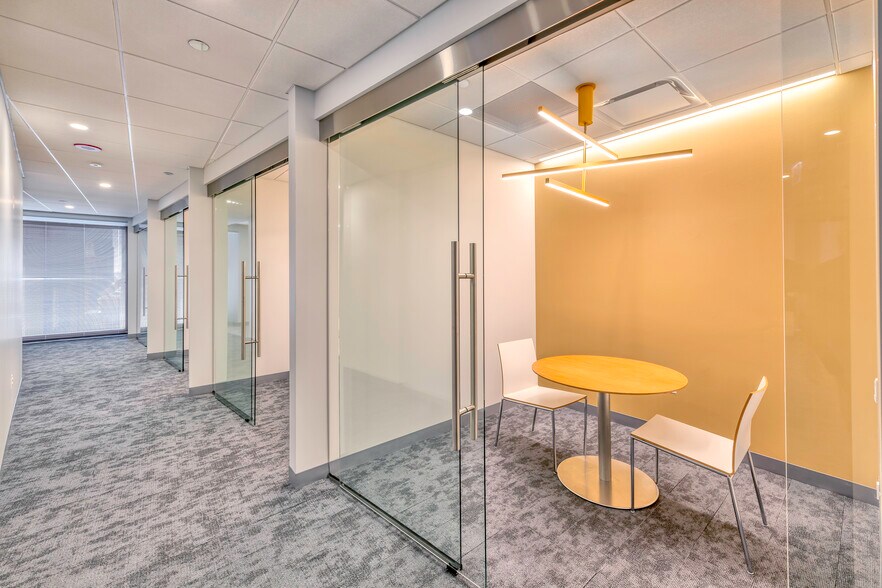 More Photos Of 737 N Michigan Ave, Chicago Office For Lease