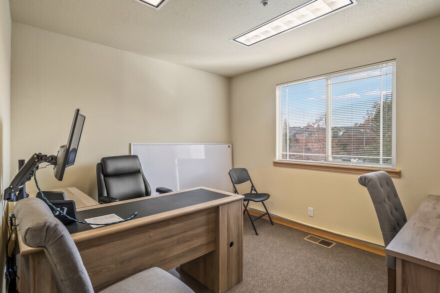 More Photos Of 376 SW Bluff Dr, Bend Office For Lease