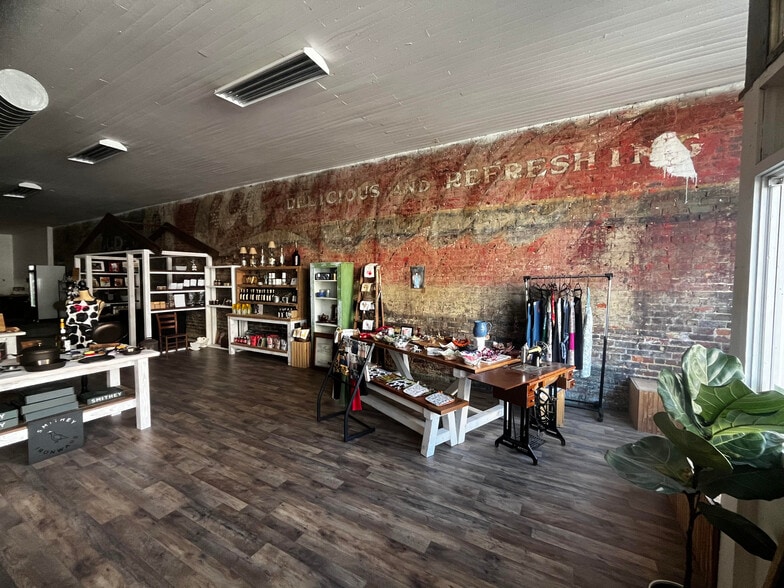 More Photos Of 156 N Oak St, Batesburg-Leesville Storefront Retail Office For Sale