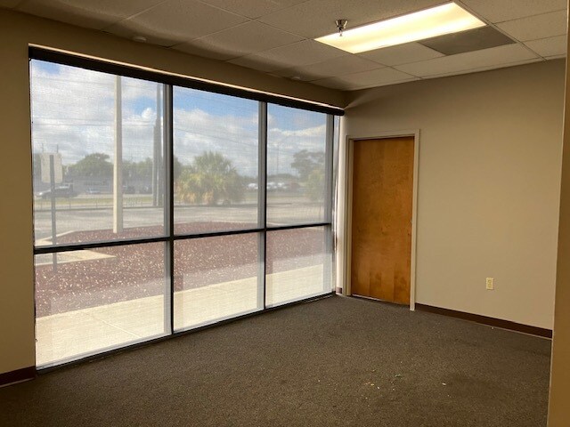 More Photos Of 4612 N 56th St, Tampa Research And Development For Sale