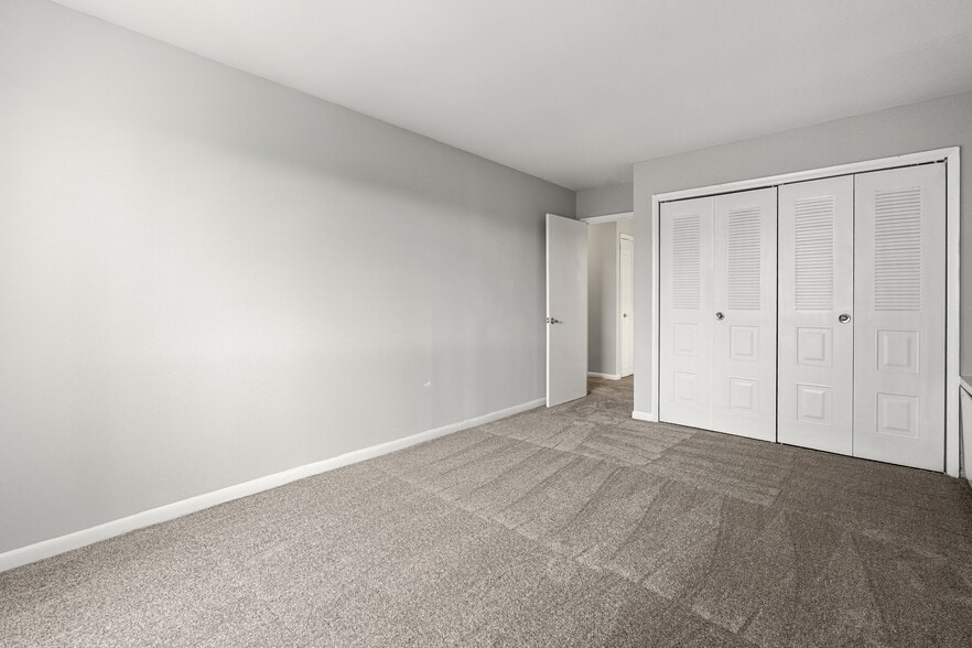 More Photos Of 8150 Lakecrest Dr, Greenbelt Apartments For Sale