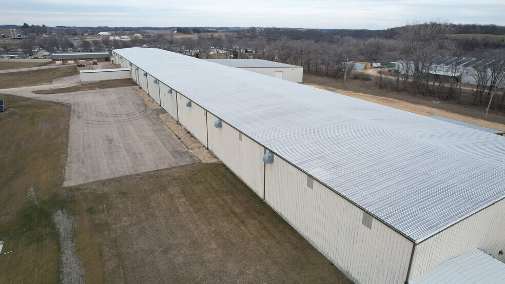 More Photos Of 140 Jacobsen Dr, Maquoketa Warehouse For Lease