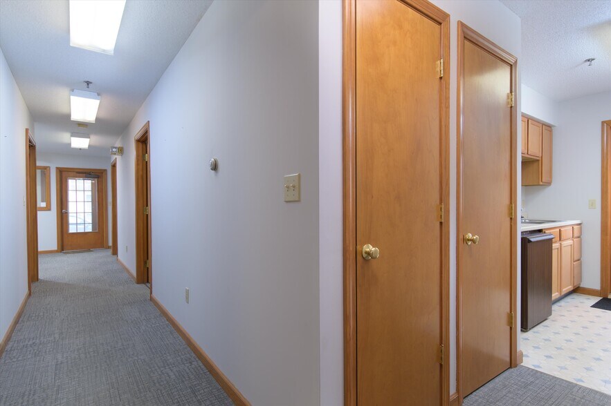 More Photos Of 156 Main St, Ludlow Office For Sale