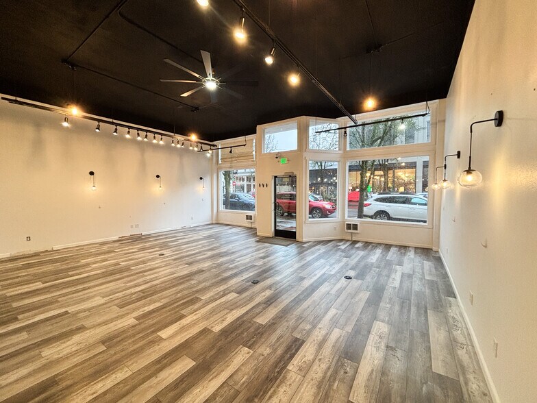 More Photos Of 265 S Main St, Independence Storefront Retail Office For Sale