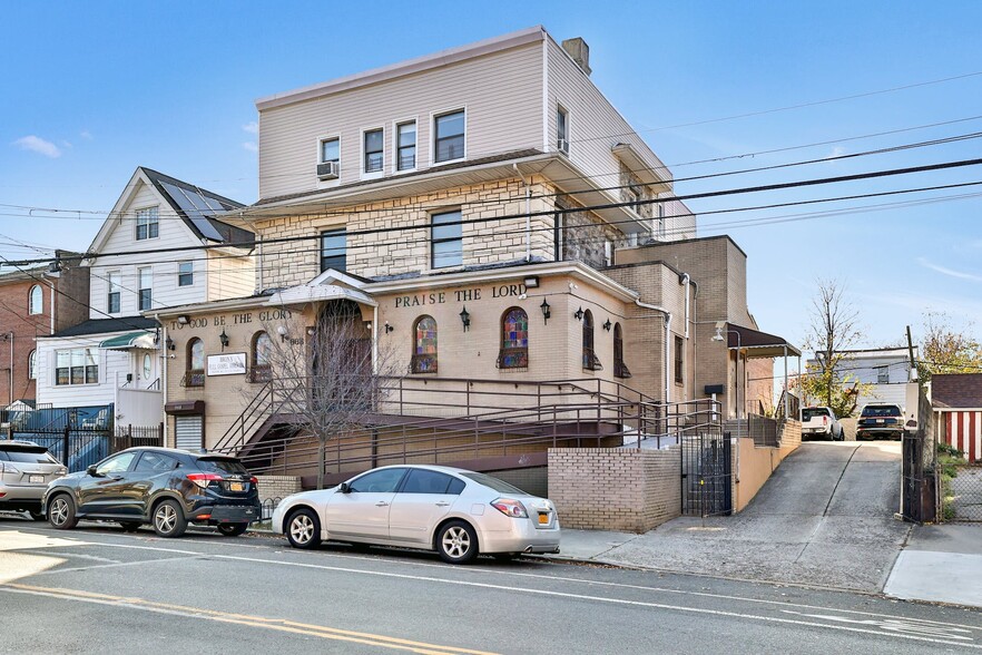 Primary Photo Of 668 E 222nd St, Bronx Religious Facility For Sale