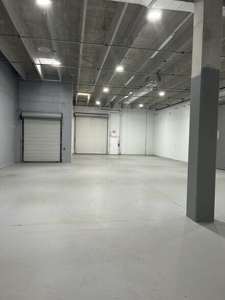 More Photos Of 312-384 S Military Trl, Deerfield Beach Light Distribution For Lease