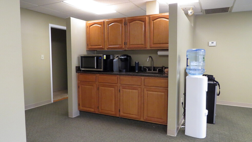 More Photos Of 360 State Route 101, Bedford Medical For Lease